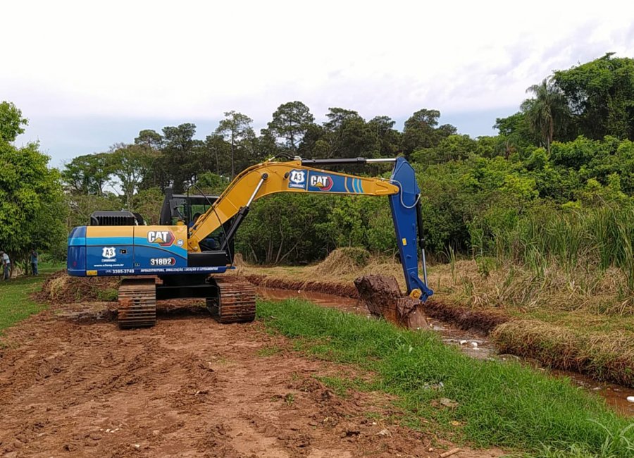 Obras realiza zeladorias em ruas do Distrito de Martinho Prado Júnior