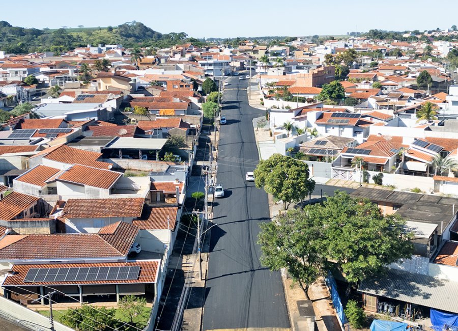 Após finalizar via no Jardim Planalto, recape avança para duas novas ruas no Jardim Bandeirantes 