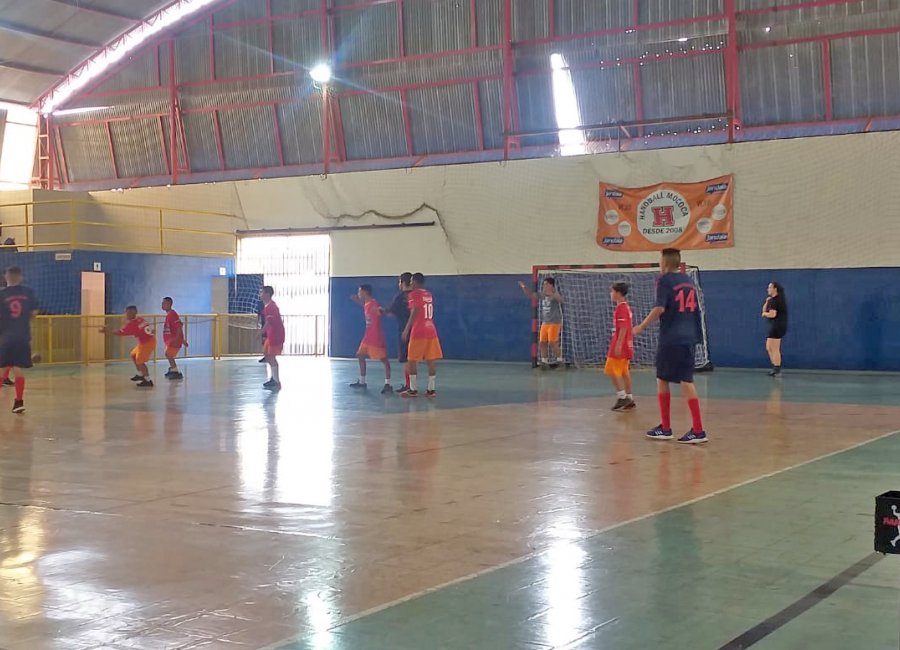 Equipe de handebol da Emef Maria Diva confirma retorno em torneios oficiais