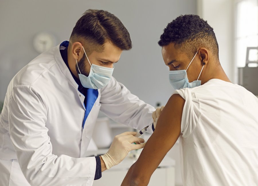 Saúde aplica 4.069 doses durante vacinação realizada no sábado