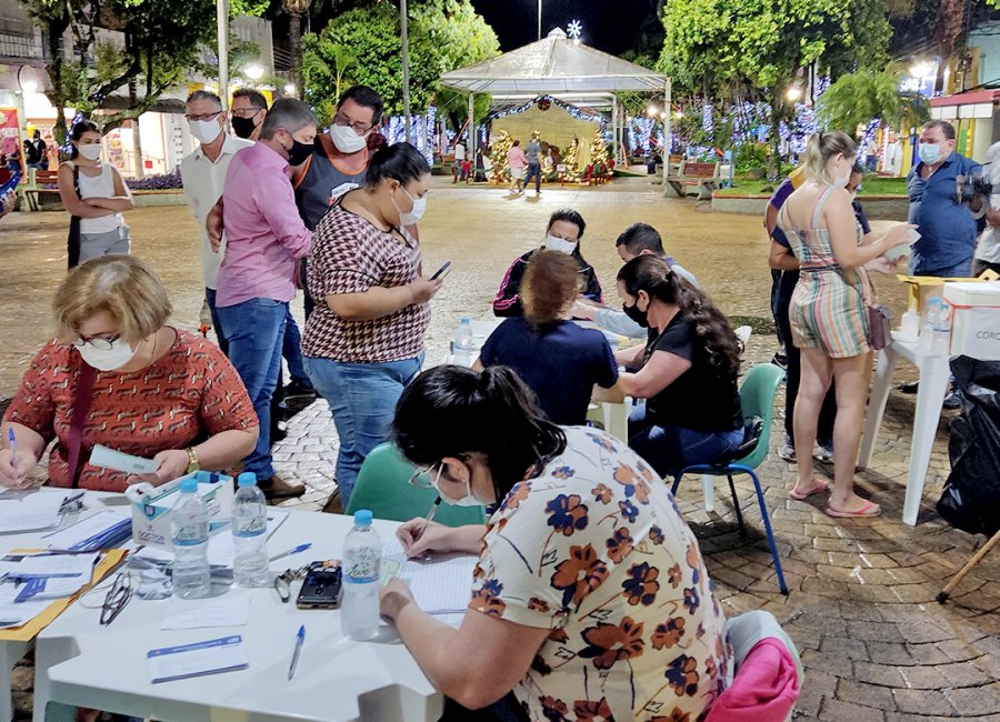 Vacinação noturna na Praça do Recanto termina nesta quinta-feira