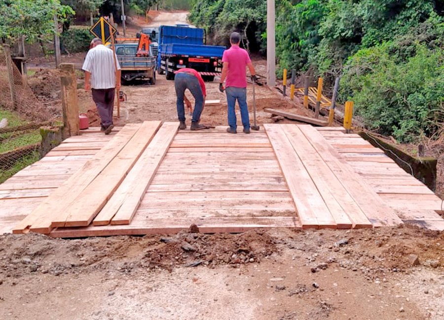 Obras faz reparos na ponte Córrego da Cachoeirinha