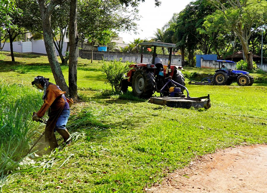 Prefeitura realiza manutenção do Parque das Águas no Hermínio Bueno