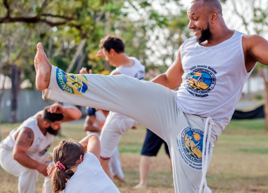 Esporte inicia aulas de capoeira e muay thai na segunda-feira