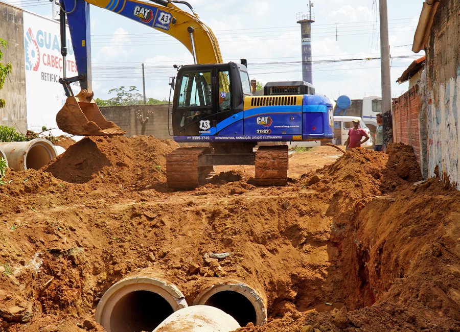 Obras antienchente do Santa Terezinha chegam à viela do bairro