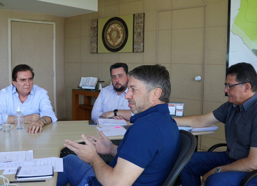 Prefeito recebe equipe do Pague Menos; rede inaugura unidade na cidade em junho