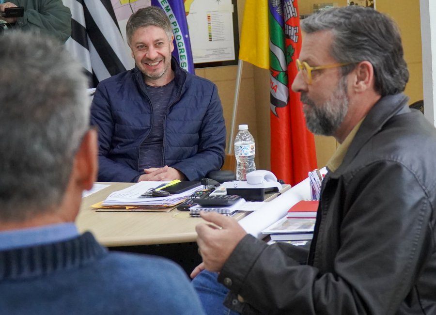 Carlos Sampaio visita gabinete do prefeito e confirma mais R$ 1 milhão