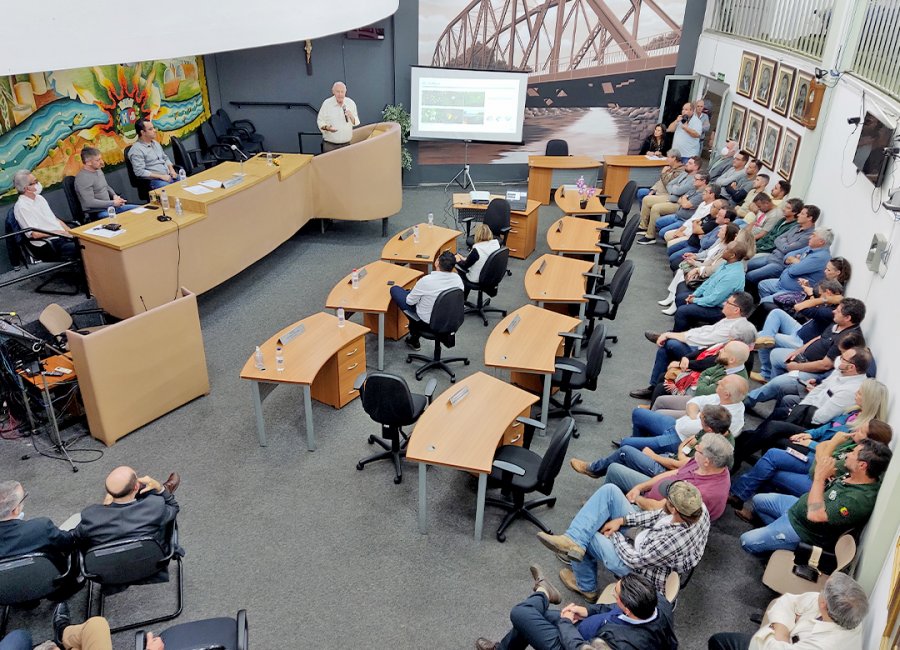AES Brasil confirma retirada mecânica das macrófitas de represa