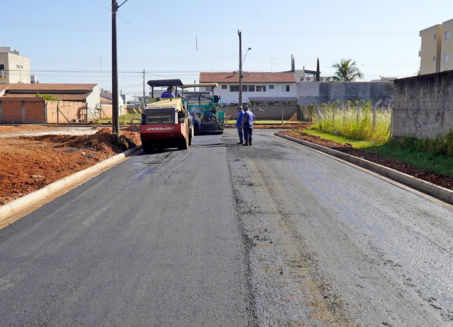 Ruas do Guaçu Parque Real começam a receber asfalto