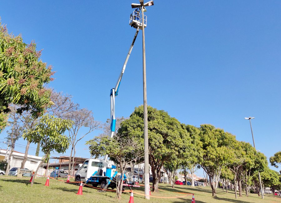 Moradores podem solicitar reparos na iluminação pública pelo site da Prefeitura ou ainda pelo Aplicativo 