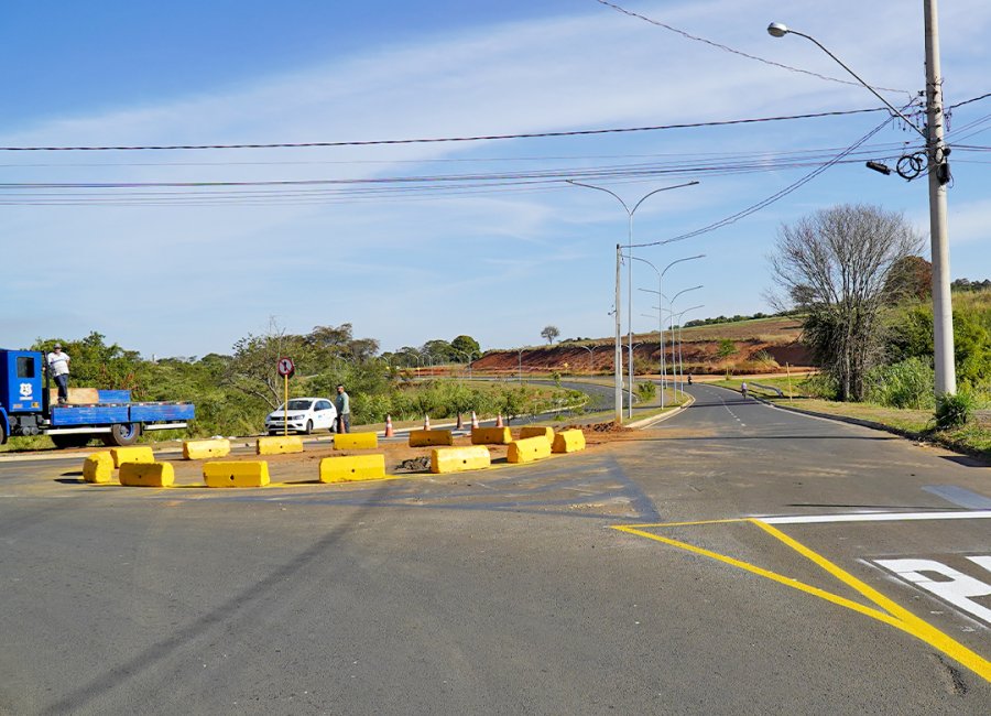 Avenida Alíbio Caveanha ganha nova rotatória para maior fluidez ao trânsito