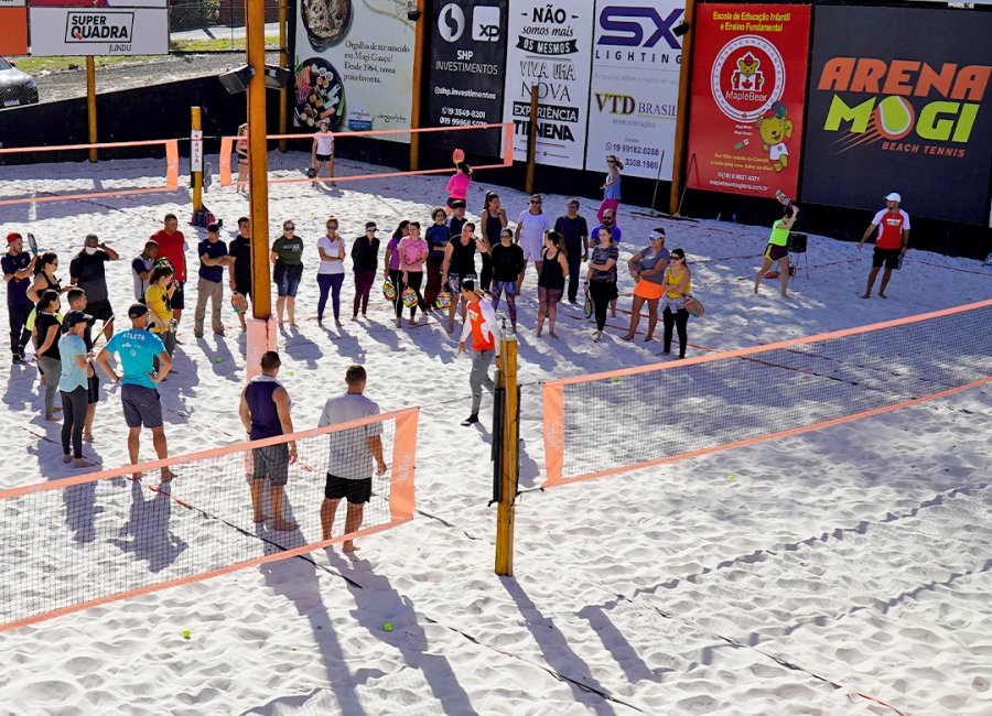 Professores de educação física participam de oficina de beach tennis