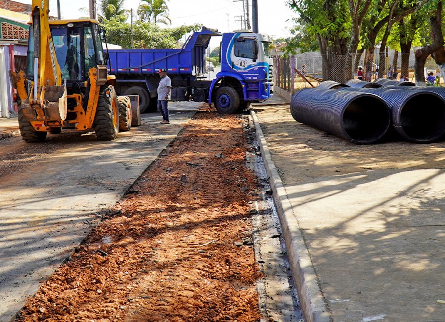 Obra antienchente é retomada por equipe da Secretaria de Obras e Mobilidade