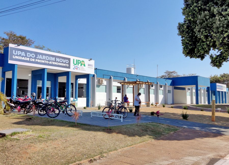 Prefeito e vereadores visitam UPA da Zona Norte e ato simbólico marca revitalização do local