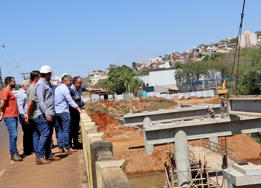 Empresa inicia içamento das vigas da nova ponte da Avenida Brasil